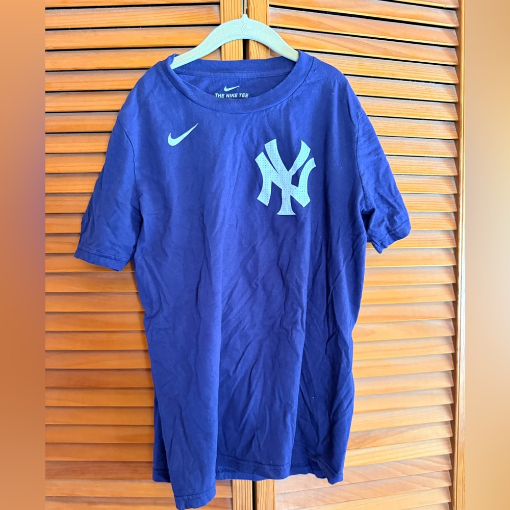 Nike Kids Navy Yankees Soto Blue shirt sleeve Tee with NY Yankees Logo